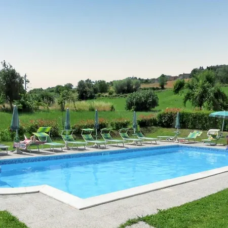 Charming House With Shared Pool In Caprese Michelangelo *